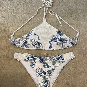 Cupshe Porcelain Blue Floral Bikini Swim Set